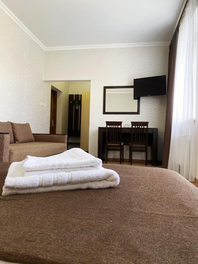 Hotel Koral Çernivtsi Dış mekan fotoğraf