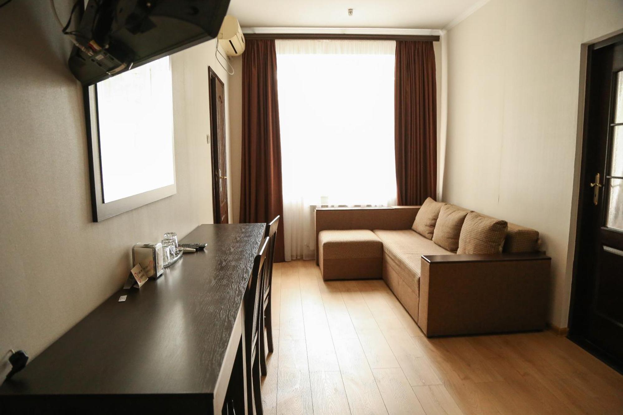 Hotel Koral Çernivtsi Dış mekan fotoğraf