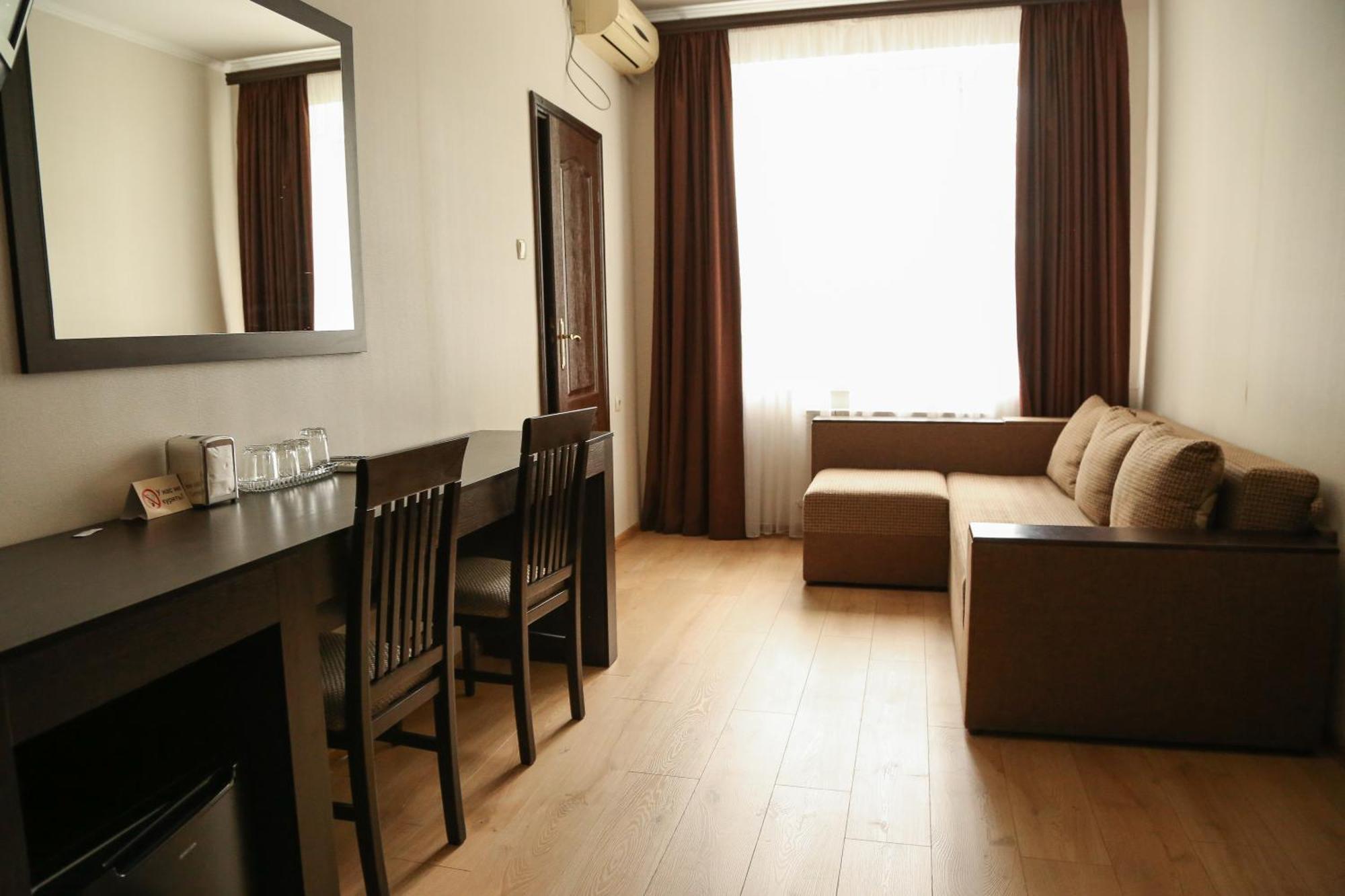 Hotel Koral Çernivtsi Dış mekan fotoğraf